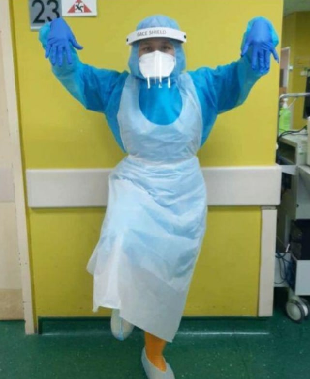 Faiqah Natasha, ibu menyusi yang jalankan tugas sebagai perawat pasien corona. (Foto: Facebook Faiqah Natasha)