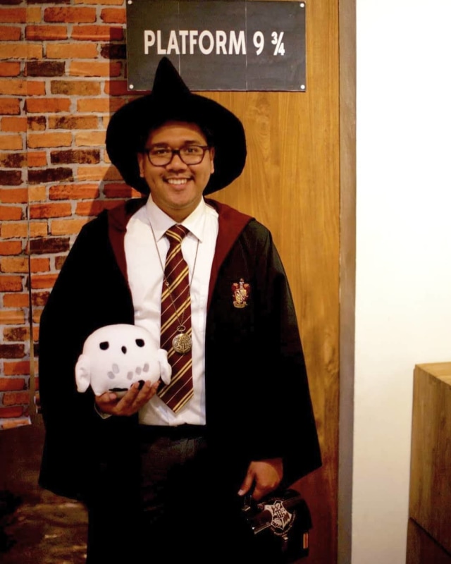 Pendiri Ruangguru, Iman Usman, dalam kostum novel fiksi favoritnya, Harry Potter. Foto: Instagram/@imanusman