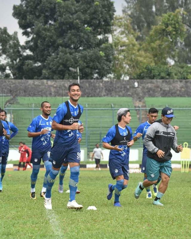 Persib berlatih di Stadion Siliwangi. Foto: Dok. Media Persib