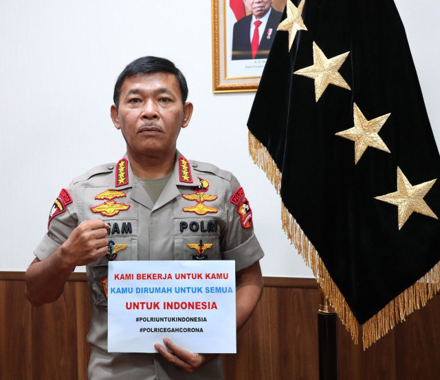 Kapolri Jenderal Idham Azis mengajak masyarakat untuk Social Distancing.  Foto: Dok Polri