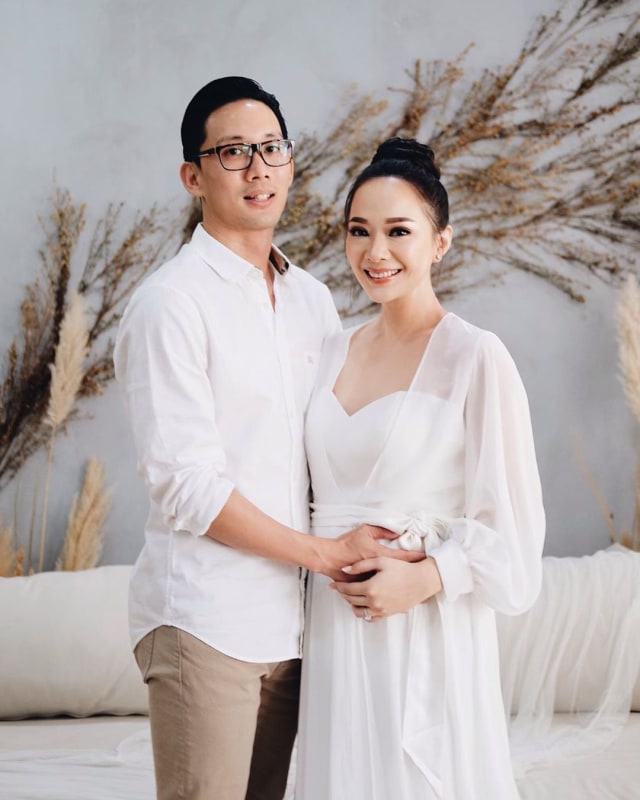 Yuanita Christiani dan suaminya, Indra Wiguna Tjipto. Foto: Instagram @yuanitachrist.