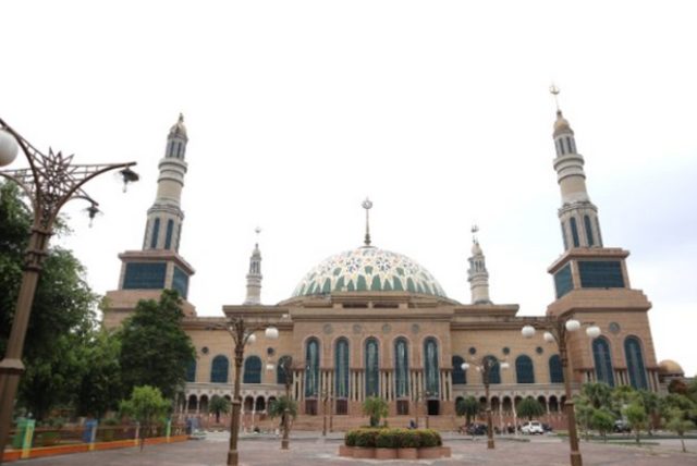 Masjid Baitul Muttaqin atau Islamic Center Samarinda | Photo by Karja/Nadya