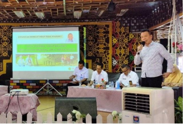 Bos PT Sat Nusapersada, Abidin Hasibuan saat penggalangan dana di kalangan pengusaha untuk melawan virus Corona. (Foto: Dyah/batamnews)
