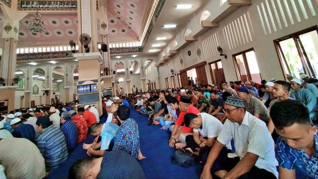 Umat islam di Gorontalo tetap menggelar salat Jumat berjamaah. Jumat, (20/3). Foto: Dok istimewa