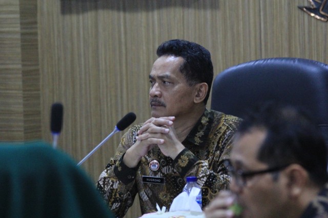Plt. Dirjen PAS Nugroho bersama jajaran pimpinan tinggi Ditjen PAS,rapat penanganan COVID-19 mempersiapkan sarana prasarana penanganan COVID-19 di Lapas Rutan se-Indonesia. (Foto: Kemenkumham)