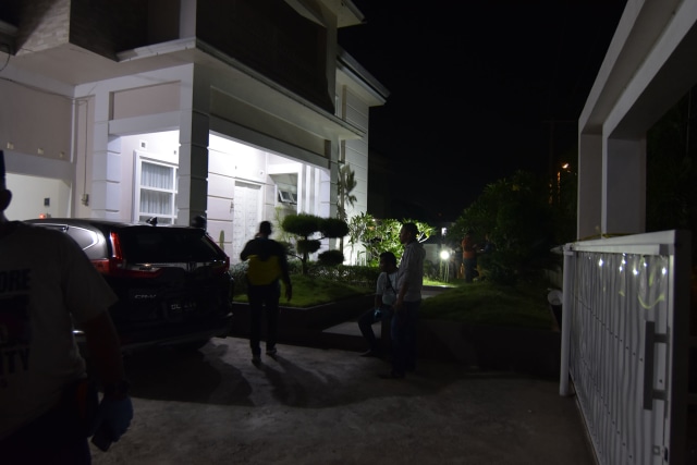 Foto: Olah TKP di Rumah Ketua ULP Aceh yang Dilempar Granat (15606)