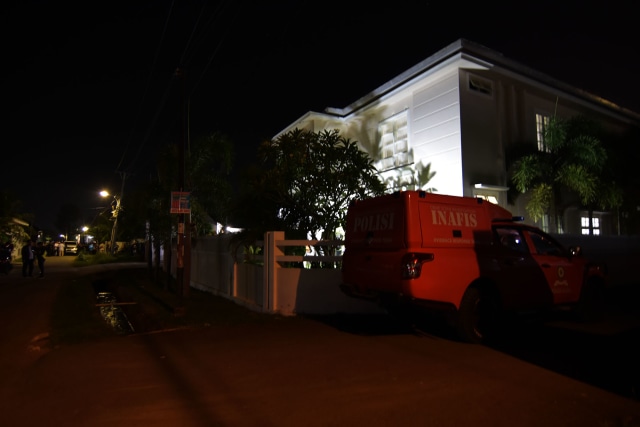 Foto: Olah TKP di Rumah Ketua ULP Aceh yang Dilempar Granat (15608)