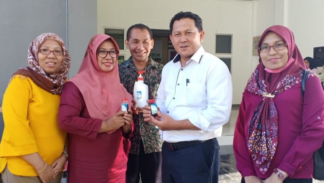 Tim Peneliti saat launching produk Hand Sanitizer. Foto: Dokumentasi Humas Unkhair