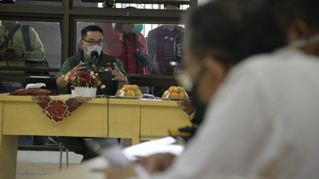 Ridwan Kamil tinjau Stadion Patriot Bekasi jelang pelaksaan rapid tes virus corona. Foto: Dok. Pemprov Jabar.