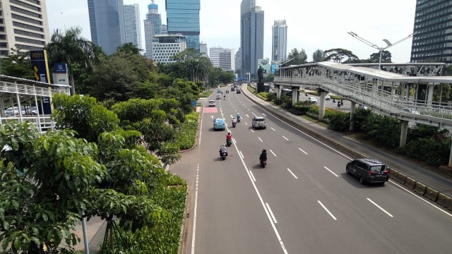 Jalan Jenderal Sudirman Jakarta yang sepi Senin (23/3)