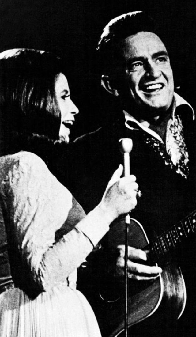 Kisah Cinta Johnny Cash Dan June Carter Yang Menjadi Ikonik Dalam Musik Country Kumparan Com Bamboo brothers — country music 02:06. kisah cinta johnny cash dan june carter