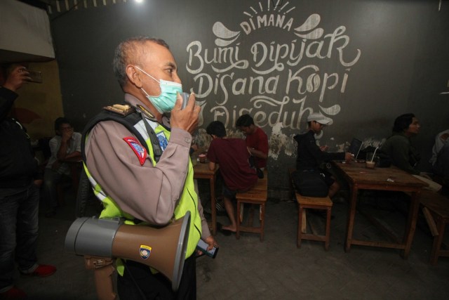 Bila PSBB Belum Ditetapkan, Bisakah Polisi Menerapkan Sanksi UU Kesehatan? (36866)