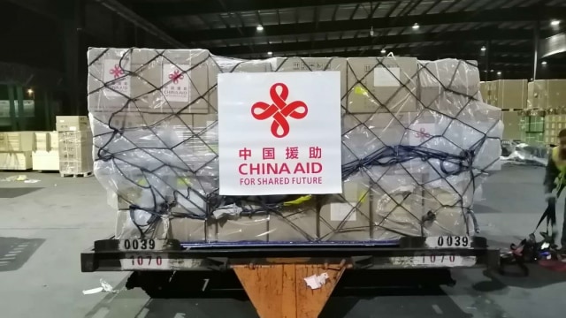 Paket bantuan medis dari pemerintah Tiongkok untuk Indonesia, untuk menangani wabah virus corona. Foto: Dok. Kedutaan Besar China 