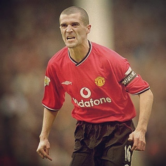 Roy Keane berjersi Manchester United. Foto: Instagram/@roy_keane_official_fanpage