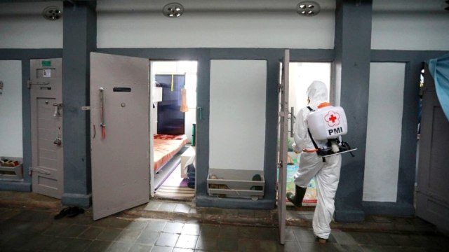 PMI Desinfeksi Lapas Sukamiskin Bandung