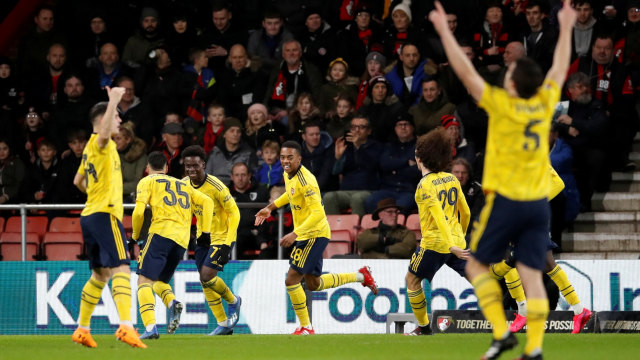 Para pemain Arsenal merayakan gol Bukayo Saka ke gawang Bournemouth. Foto: REUTERS/David Klein