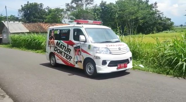 Mobil keliling yang digunakan Pemkab Klaten untuk memberikan sosialisasi soal virus corona pada warga, Selasa (24/3/2020). Foto: Sulistyawan.