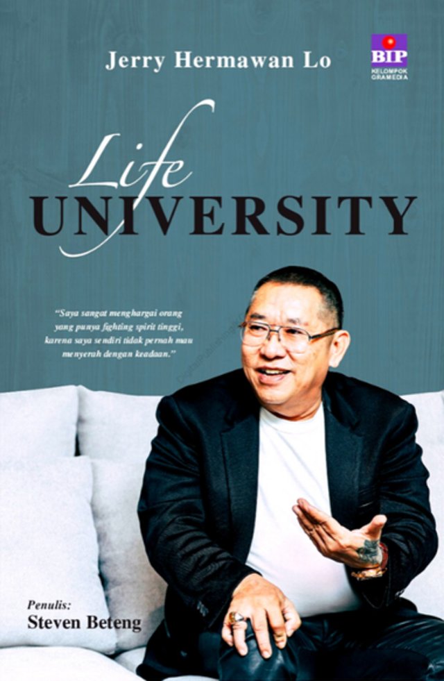 Cover buku 'Life University' biografi pengusaha Jerry Hermawan Lo. Foto: Irfan/ kumparan