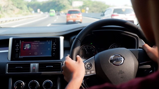 5 Tips Menghindari Panik Saat Belajar Mengemudi Mobil Manual (10359)