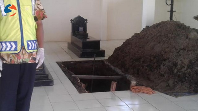 Lokasi makam Ibunda Jokowi yang berdampingan dengan suaminya. (Agung Santoso) 