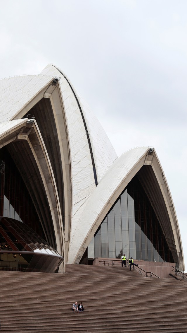 Suasana sepi Sidney Opera House di Australia, Kamis (26/3/2020). Foto: Reuters/Loren Elliott