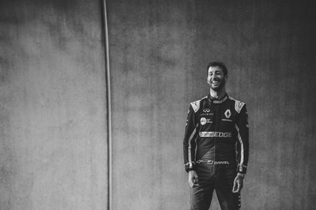 Daniel Ricciardo, berseragam Renault. (  sumber: twitter.com/danielricciardo)