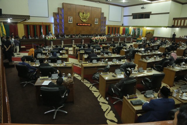 Ilustrasi rapat paripurna DPR Aceh. Foto: Suparta/acehkini