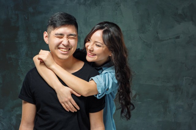 5 Zodiak yang Sebetulnya Rindu Tapi Gengsi Kirim Pesan Duluan (3410)