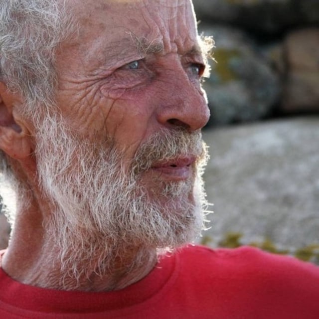Warga Italia, Mauro Morandi (81), hidup seorang diri di pulau Budelli. Foto: IG @magasinducafe