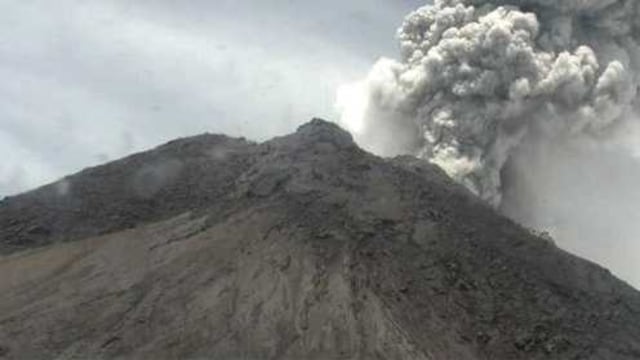 Gunung Merapi bererupsi, kolom abu terpantau setinggi 5000 Meter. Foto: Dok. BNPB
