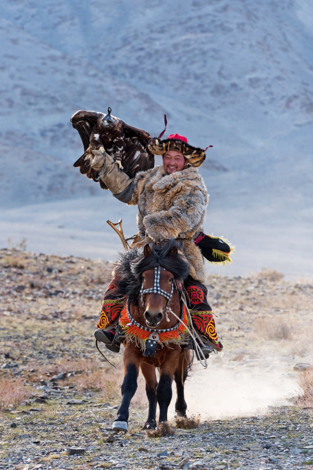 Suku Kazakh, para pemburu yang ditemani elang emas Foto: Shutter Stock