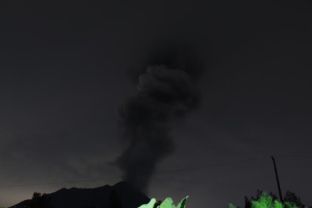 Gunung Merapi yang erupsi kali kedua pada Sabtu (28/3/2020). Foto: Istimewa