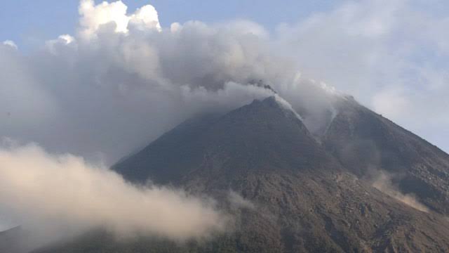 Ilustrasi Gunung Merapi erupsi. Foto: kumparan.