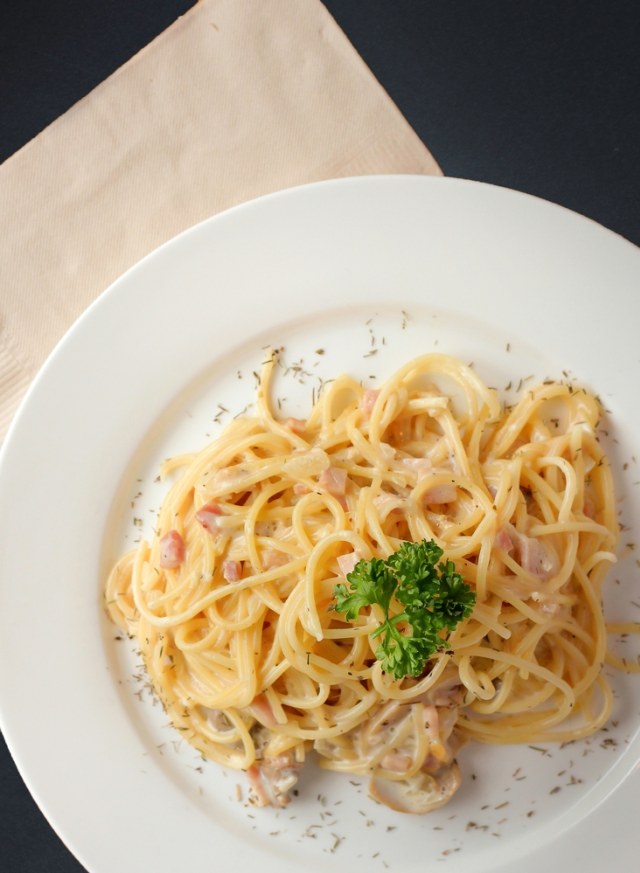 Spaghetti carbonara untuk keluarga. Foto: Shutter Stock