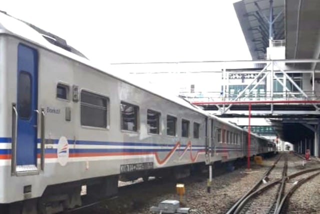 Kereta api di Stasiun Medan. Foto: Istimewa