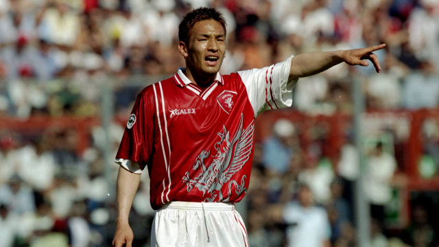 Hidetoshi Nakata saat membela Perugia di Serie A 1998/99. Foto: Getty Images/AllSport