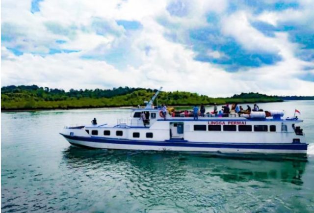 Kapal MV Lingga Permai, salah satu kapal feri yang melayani rute dari Tanjungpinang ke Lingga (Foto:ist)