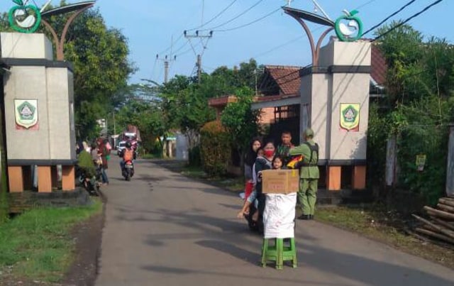 Lockdown lokal di Desa Bantarsari, Kabupaten Bogor.  Foto: dok kumparan