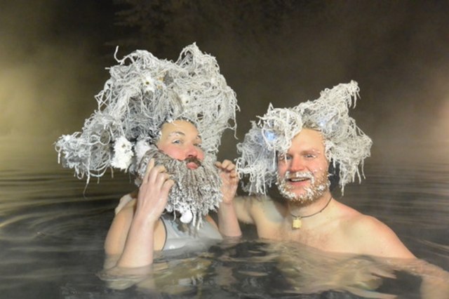 Peserta Hair Freezing Contest Foto. Situs Takhini Hot Springs