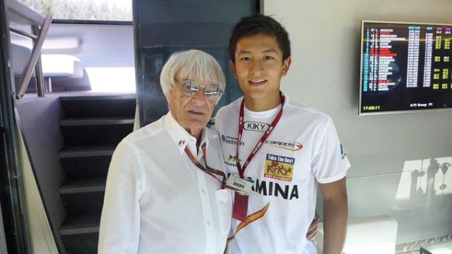 Bernie Ecclestone (kiri) , bersama eks pebalapFormula 1 asal Indonesia, Rio Haryanto. (foto: twitter.com/rharyantoracing)