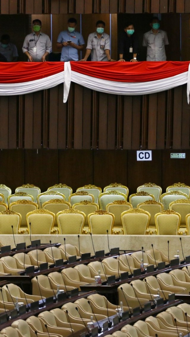 Anggota DPR mengikuti Rapat Paripurna DPR Pembukaan Masa Persidangan III Tahun Sidang 2019-2020 di Kompleks Parlemen, Senayan, Senin (30/3 Foto: ANTARA FOTO/Rivan Awal Lingga