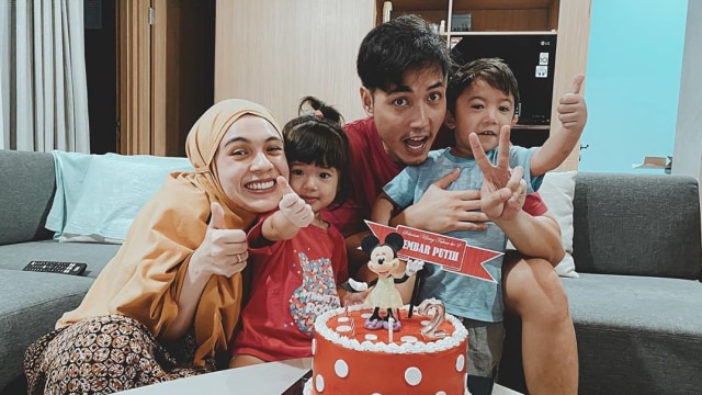 Cerita Nycta Gina yang Pernah Trauma saat Potong Kuku Anak (92768)