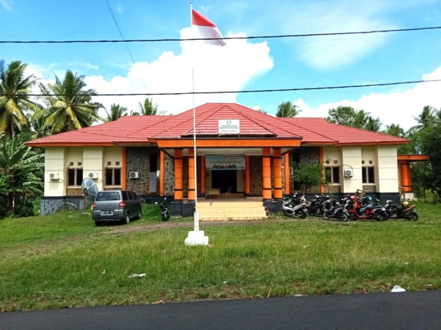 Kantor KPU Halmahera Barat. Foto: Zulfikar Saman