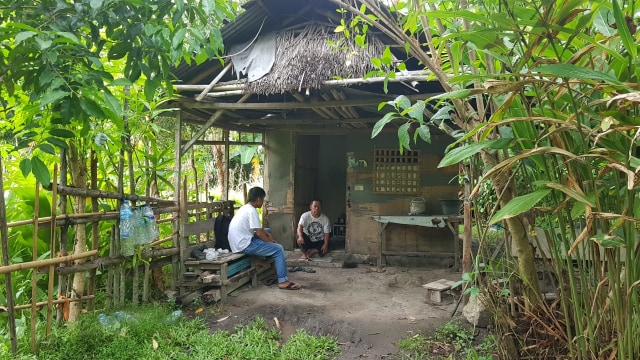 Sahrudin Kuna, warga di Desa Buhu, Kecamatan Talaga Jaya, Kabupaten Gorontalo. Selasa, (31/3). Foto: Dok banthayo.id