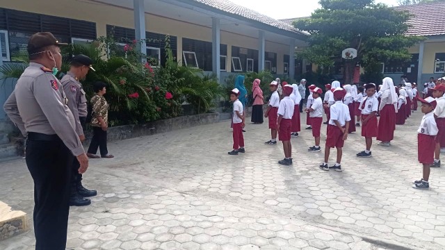 Salah satu sekolah dasar (SD) di Kota Palu, Sulawesi Tengah, yang masih memberlakukan proses belajar mengajar di tengah wabah Corona. Foto: Istimewa