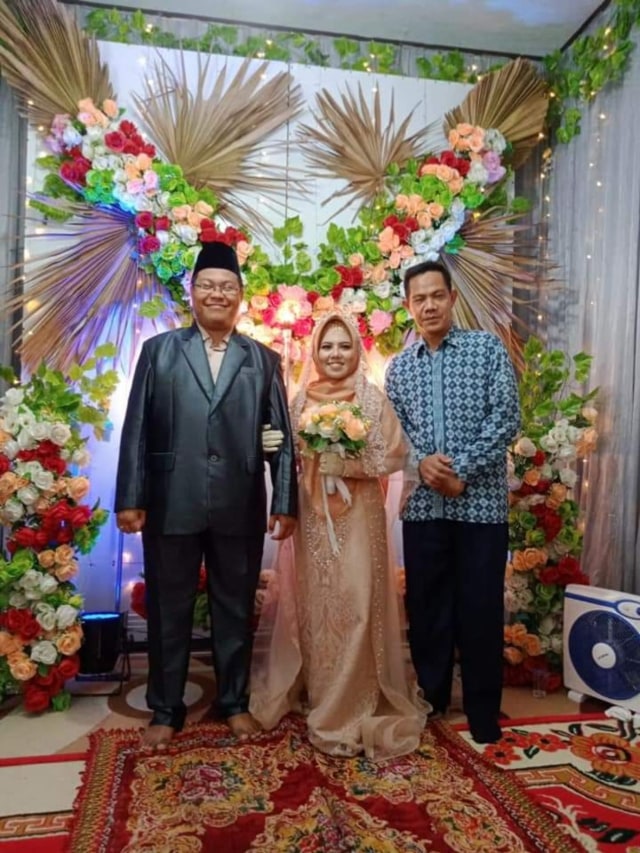 Foto pernikahan Maulan Ishak dan Sri Wahyuningsih. Doc Yuni