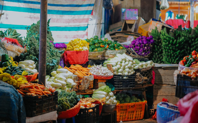 Ilustrasi sayur-sayuran di pasar. Foto: Pexels/Min An