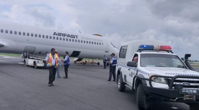 Pesawat Airfast milik PT Freeport Indonesia membawa jenazah korban penembakan di Kuala Kencana Timika. (Dok: Polda Papua)