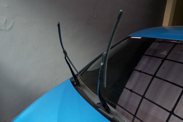 Wiper mobil yang diangkat Foto: Aditya Pratama Niagara/kumparan