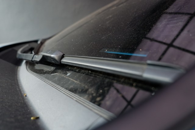 Gerak Wiper Mobil Lambat saat Hujan, Bisa Jadi Ini Penyebabnya (198594)